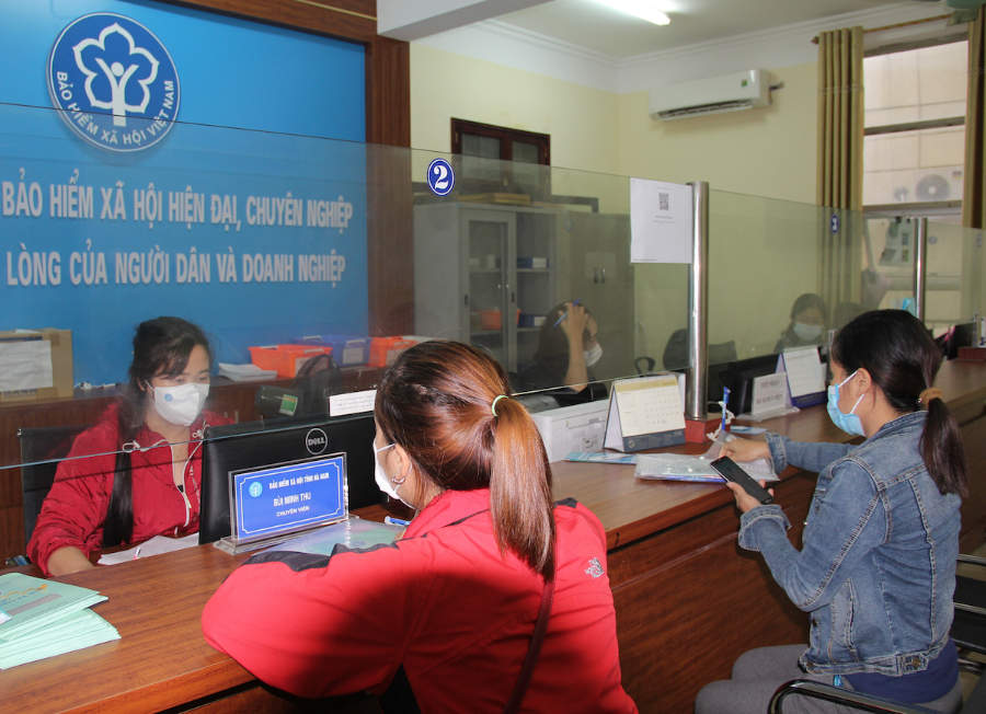 Hàng trăm nghìn người lao động đã nhận được tiền hỗ trợ từ Quỹ bảo hiểm thất nghiệp.