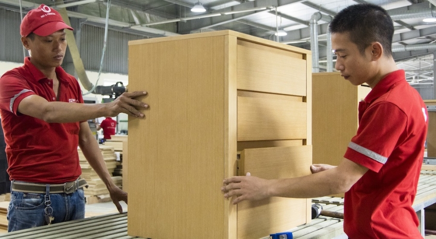 Các DN ngành gỗ đứng trước nhiều sức ép về vốn vay ngân hàng, chi phí người lao động, nguyên liệu đầu vào…, trong khi xuất khẩu sang thị trường chủ lực là Mỹ đang có vấn đề.