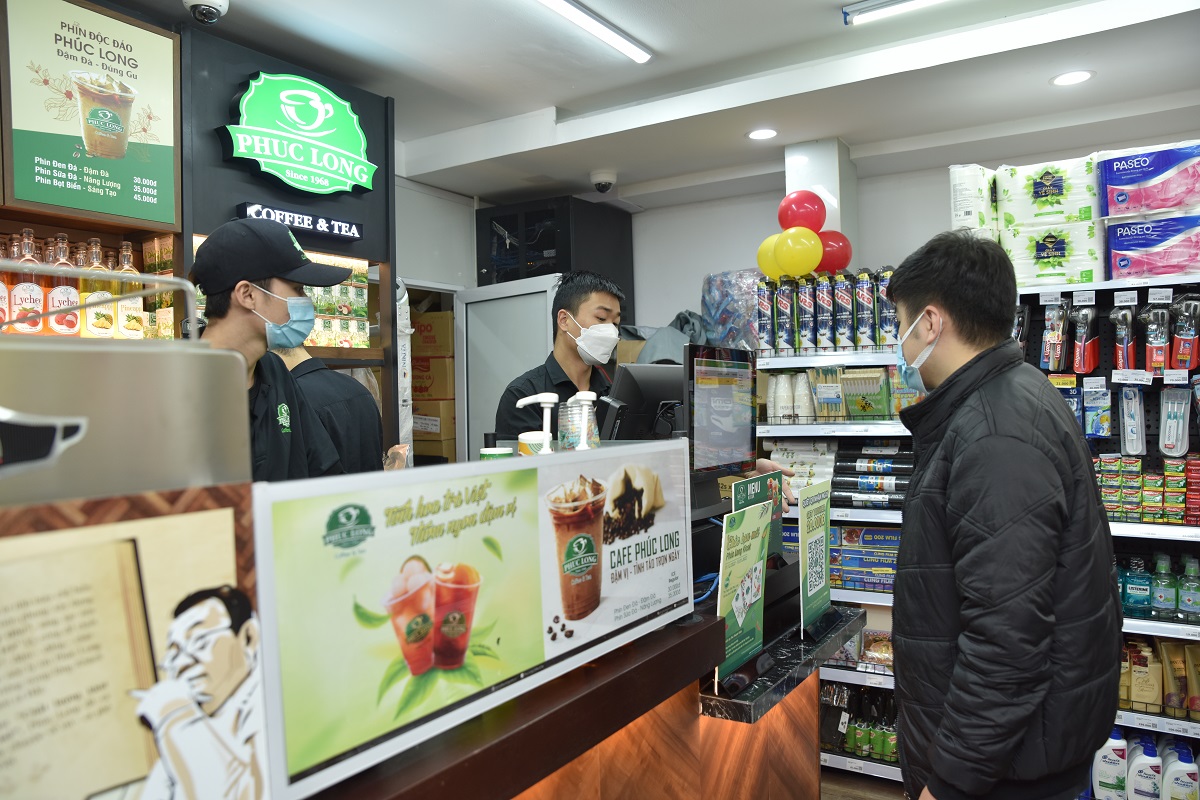 Cửa hàng WinMart tích hợp Kiosk Phúc Long.