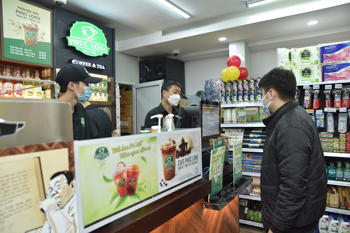 Cửa hàng WinMart tích hợp Kiosk Phúc Long.