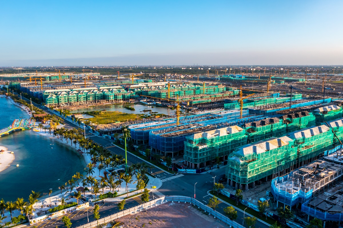 Vinhomes Ocean Park 2 – The Empire đang là tọa độ sôi động nhất phía Đông Hà Nội vì là nguồn cung bất động sản liền thổ chủ yếu của thị trường.