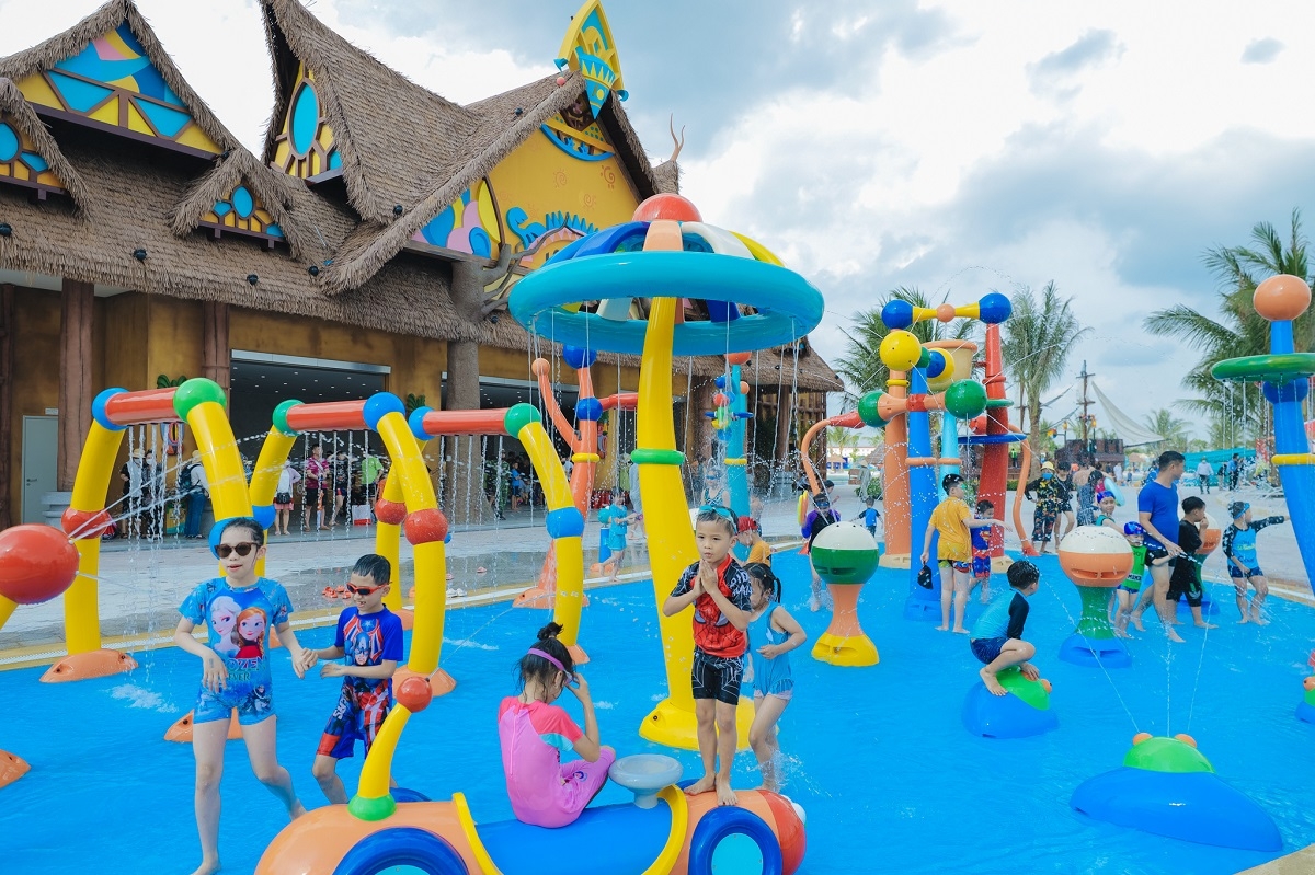 Siêu quần thể đô thị biển sở hữu gần 1.000 tiện ích đặc quyền dành cho các cư dân mọi lứa tuổi.