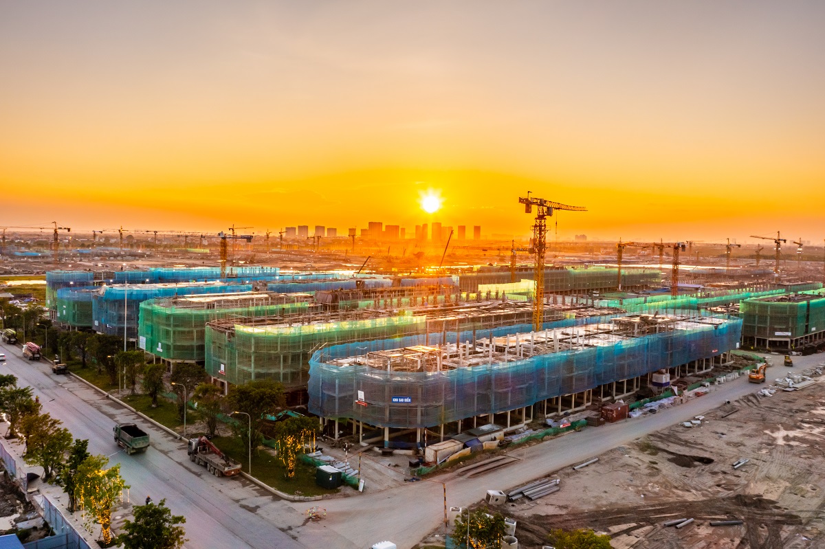 Xây dựng với tiến độ thần tốc, diện mạo Vinhomes Ocean Park 2 – The Empire thay đổi từng ngày.