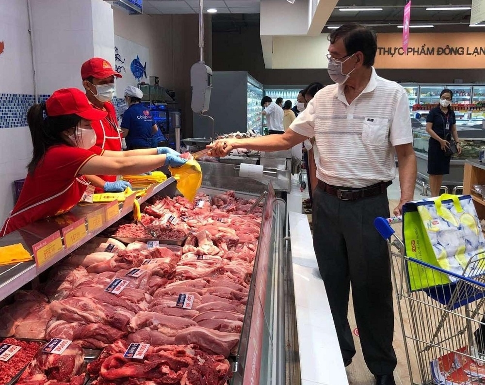 Ngành chăn nuôi mới đang dừng lại ở mức sơ chế, còn chế biến sâu vẫn bỏ ngỏ nên chưa mở rộng được đầu ra cho người chăn nuôi và chưa thúc đẩy xuất khẩu.