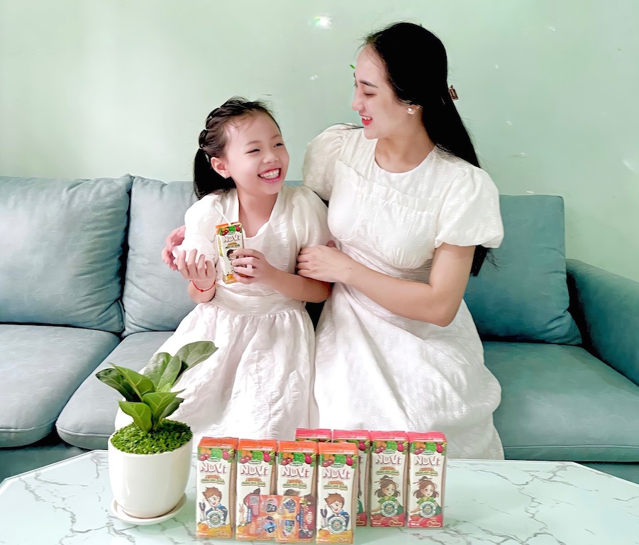 Nước rau củ quả giúp trẻ em chịu “nạp” rau củ, từ đó giúp các bậc phụ huynh vơi bớt lo lắng và an tâm hơn.