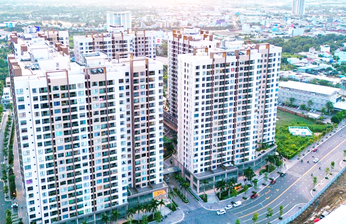 Tỷ lệ hấp thụ căn hộ tại TP.HCM và vùng phụ cận đang giảm mạnh vì người mua nhà bị kẹt vốn vay ngân hàng.