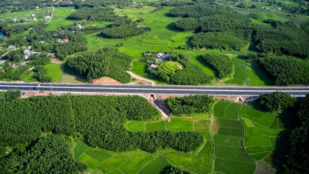 Sau khi chính thức được thông xe, đây sẽ sẽ là tuyến cao tốc dài nhất Quảng Ninh với điểm đầu nằm gần sân bay quốc tế Vân Đồn và điểm cuối đấu nối với đường dẫn cầu Bắc Luân 2 (TP Móng Cái). Đồng thời; với tuyến đường này, Quảng Ninh cũng sẽ chính thức trở thành tỉnh có số km cao tốc lớn nhất Việt Nam tính đến thời điểm hiện nay, với 176/1.046 km, tương đương 18% độ dài cao tốc đã đưa vào sử dụng của cả nước.