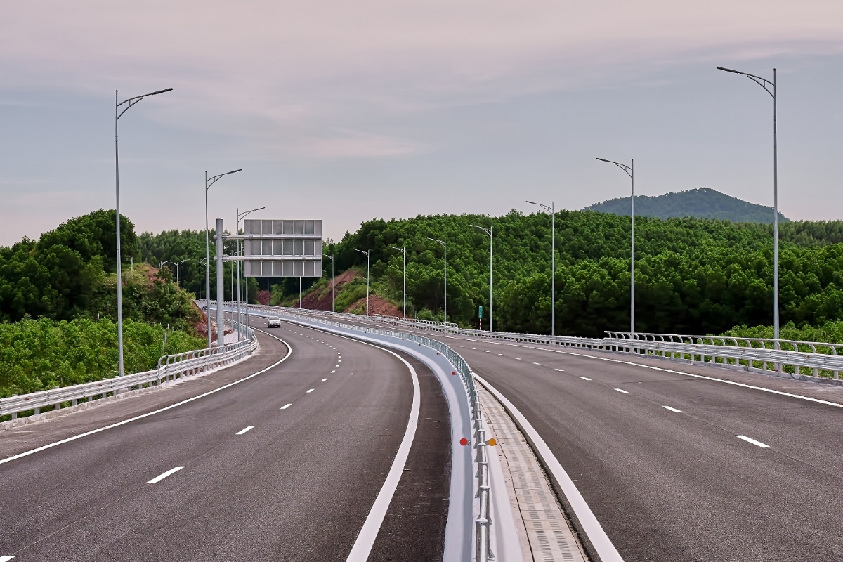 Cũng theo đối tác tư vấn TEDI, đây là dự án có tỷ suất đầu tư hợp lý nhưng vẫn đảm bảo chất lượng tốt. Đặc biệt trong bối cảnh suốt hai năm thi công, dự án trải qua bốn đợt covid 19 và tình trạng giá nguyên vật liệu lên cao, điều kiện thời tiết khắc nghiệt với những tháng mùa mưa kéo dài tới 20 ngày.