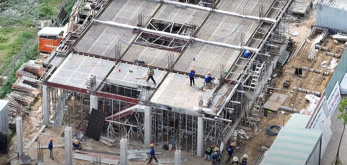 Công trường Dự án Imperia Grand Plaza Đức Hòa đang triển khai rầm rộ ở các phân khu.