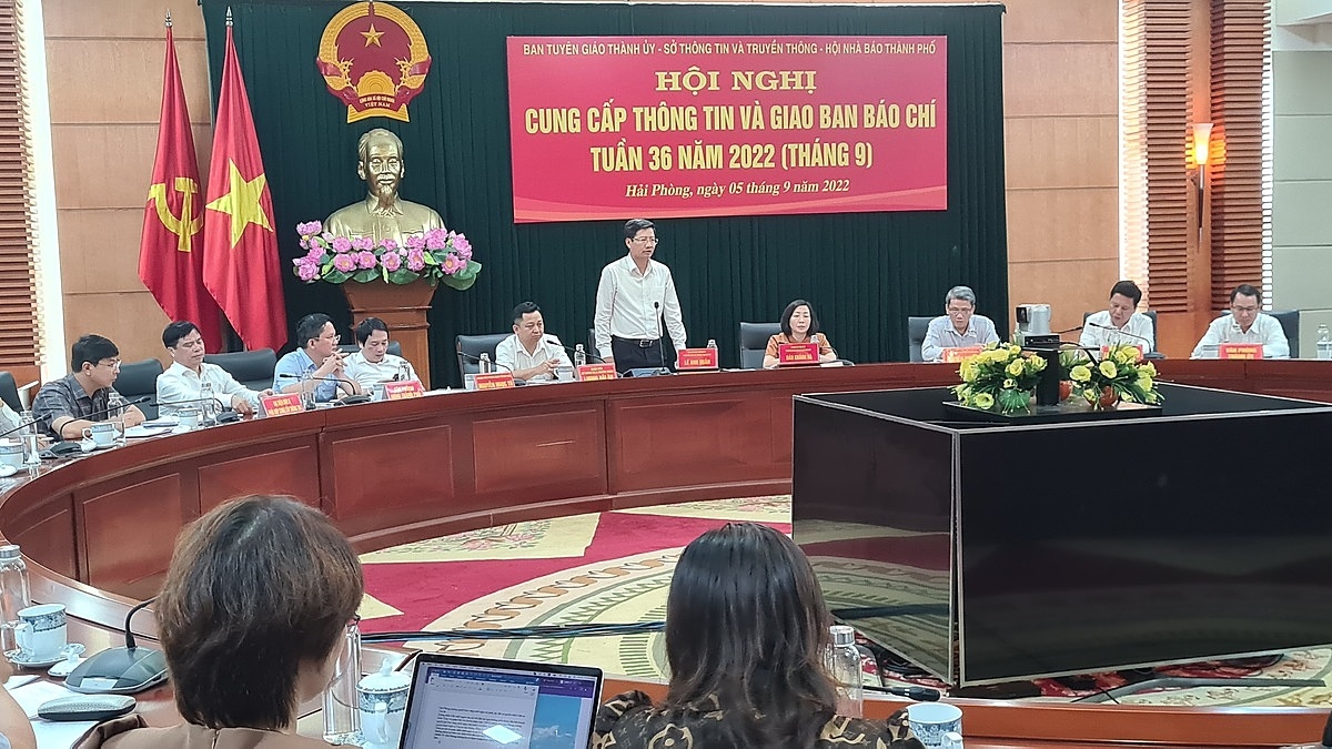 Ông Lê Anh Quân, Phó Chủ tịch UBND TP. Hải Phòng: Đứng ở mỗi góc độ để có cái nhìn hài hòa lợi ích của các bên: Vừa bảo đảm đúng pháp luật; vừa quan tâm đến người dân nuôi ngao. Do vậy, chúng tôi đã chỉ đạo có quy hoạch, kế hoạch để đưa vào vùng nuôi ngao.