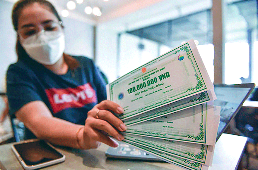 Một số tổ chức cung cấp dịch vụ chưa tuân thủ quy định pháp luật, hợp thức hóa hồ sơ chào bán hoặc chào mời không đúng đối tượng nhà đầu tư đối với TPDN riêng lẻ. (Ảnh minh hoạ: Int)