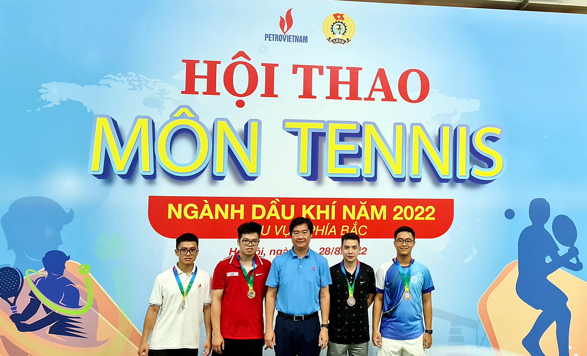 Trao giải tennis.