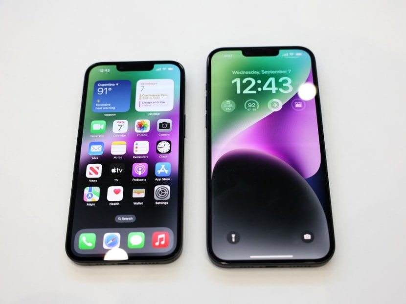 IPhone 14 và iPhone 14 Plus mới được trưng bày trong sự kiện ra mắt của Apple tại Cupertino, California, vào ngày 7 tháng 9 năm 2022. (Ảnh: Justin Sullivan / Getty Images North America / Getty Images via AFP)