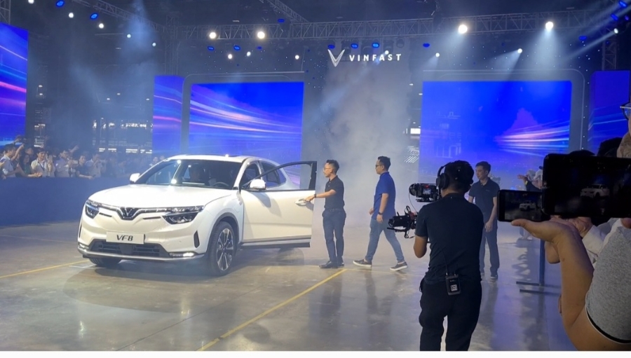 Những chiếc xe đầu tiên khách hàng nhận bàn giao.