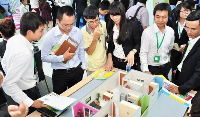 HoREA đề nghị không nên bắt buộc mà chỉ nên khuyến khích giao dịch quyền sử dụng đất, tài sản gắn liền với đất thông qua sàn giao dịch bất động sản (Ảnh minh họa: Int)