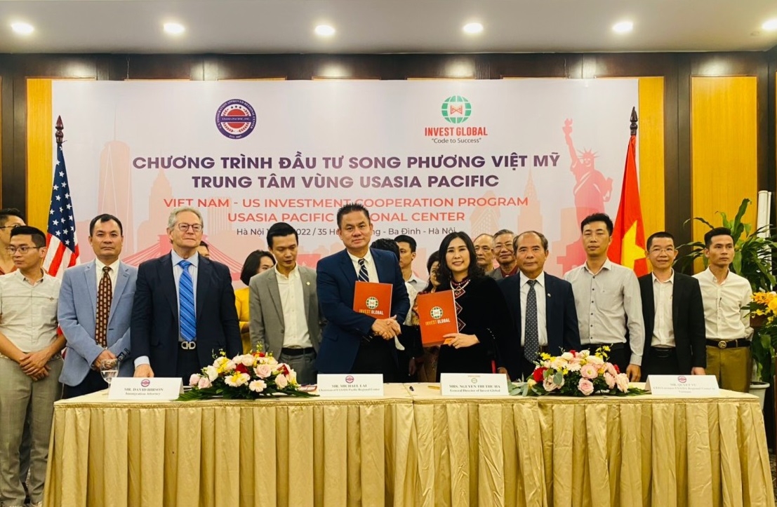 Chủ tịch vùng USASIA PACIFIC và các đại diện của doanh nghiệp Hoa Kỳ ký thỏa thuận hợp tác tại Hà Nội.