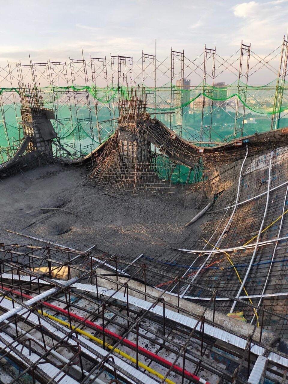 Sự cố sập sàn tại dự án The Metropole Thủ Thiêm (Nguồn: Group Facebook Review Bất Động Sản).