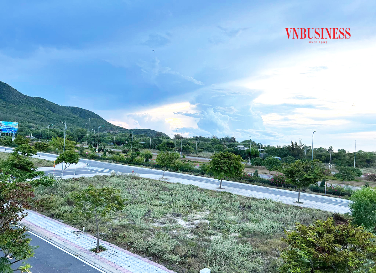 Cần có quy định rõ ràng để xử lý triệt để tình trạng hiến đất làm đường, phù phép phân lô bán nền.