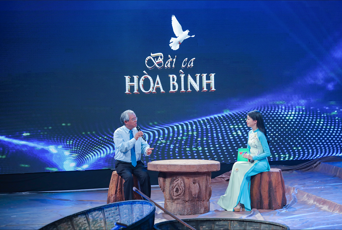 Nguyên Thứ trưởng Bộ Ngoại giao Phạm Quang Vinh làm khách mời tại chương trình.