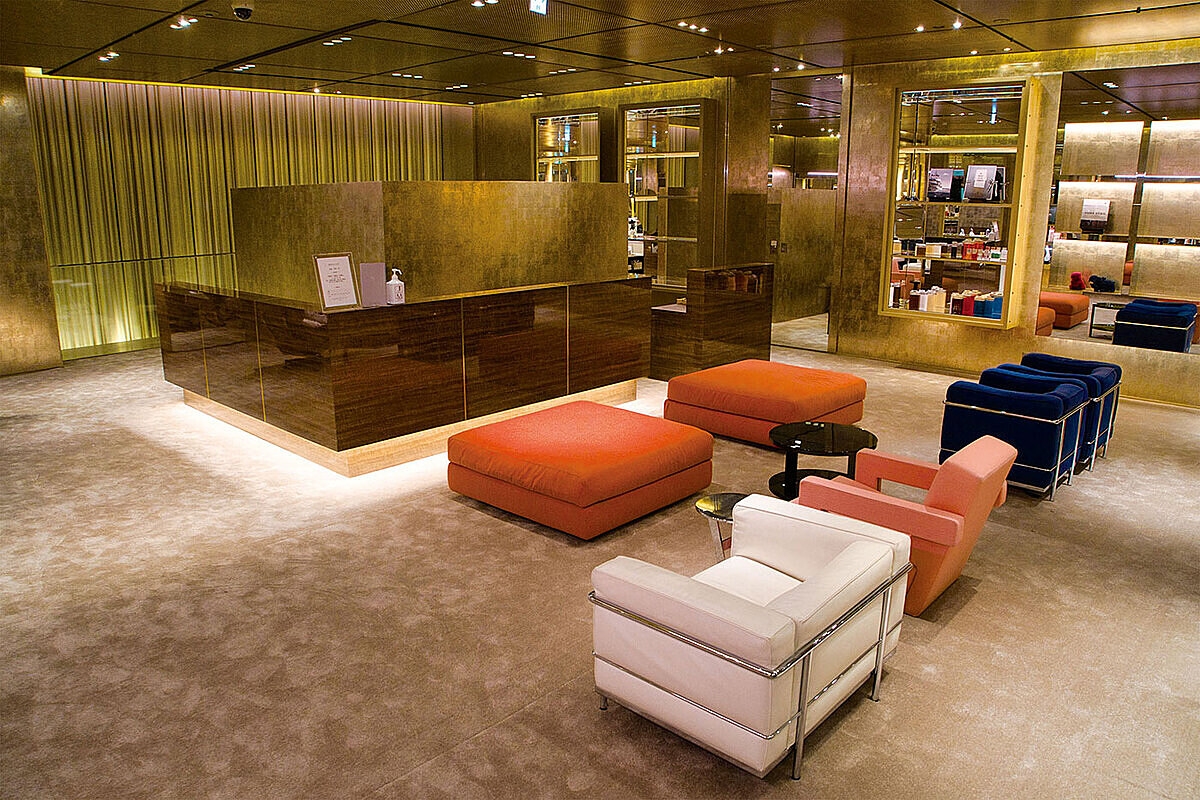 N2 Clinic Ginza tọa lạc giữa khu phố sang trọng bậc nhất Tokyo, Nhật Bản.