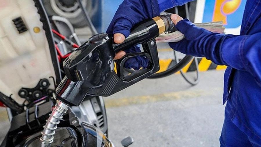 Việt Nam cần thận trọng với rủi ro lạm phát do giá thực phẩm, nhiên liệu.