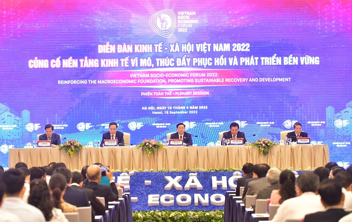 Toàn cảnh Diễn đàn Kinh tế Việt Nam 2022.