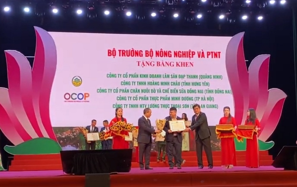 Công ty CP Thực phẩm Minh Dương nhận bằng khen của Bộ Nông nghiệp & PTNT.