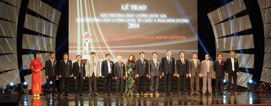 Tập thể Lãnh đạo và công nhân Công ty Cổ phẩn Thực phẩm Minh Dương luôn tâm huyết làm ra những sản phẩm ngon, sạch, an toàn mang đến cho người tiêu dùng.