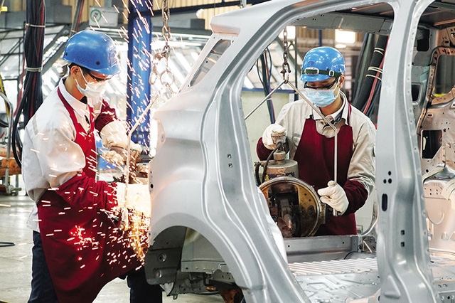 ADB nhận định suy thoái kinh tế toàn cầu có thể tác động đến xuất khẩu nặng nề hơn, điều này sẽ làm cán cân tài khoản vãng lai xấu đi.