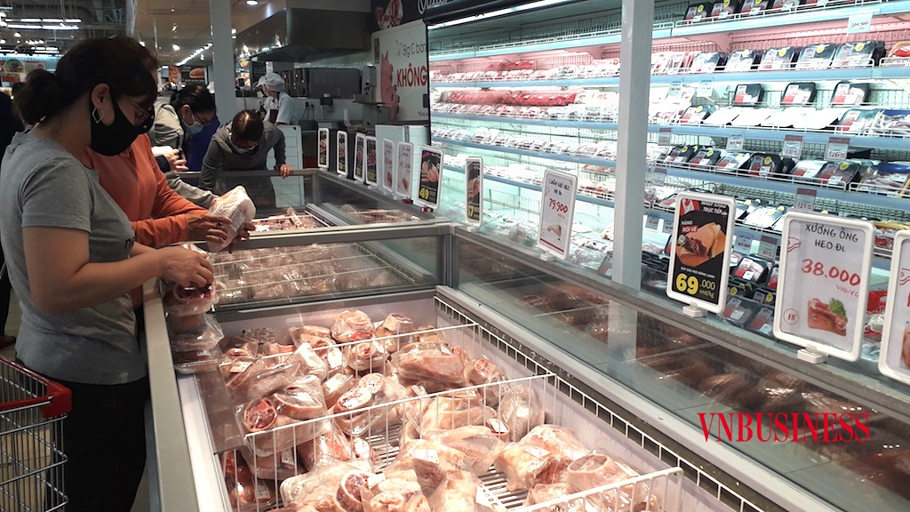 Giá lợn hơi trong nước không có lợi thế cạnh tranh với thịt ngoại do giá thành chăn nuôi trong nước còn cao.