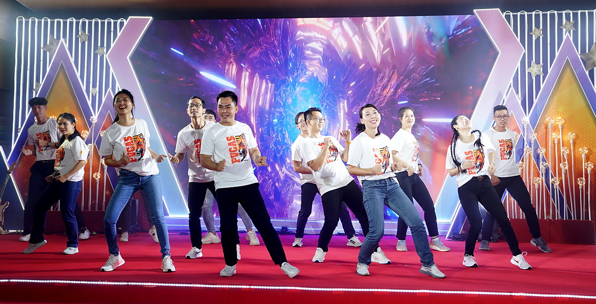 Lễ kỷ niệm thêm phần tươi vui với những lời ca điệu múa chào mừng từ chính các CBCNV của PV GAS.