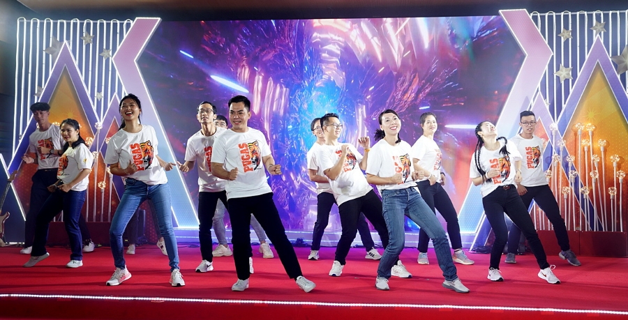 Lễ kỷ niệm thêm phần tươi vui với những lời ca điệu múa chào mừng từ chính các CBCNV của PV GAS.