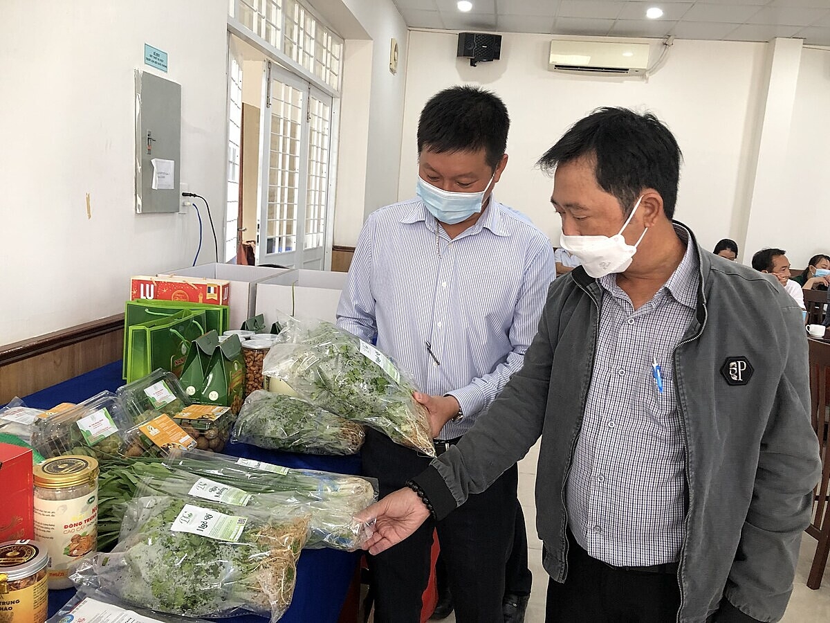 Nhiều sản phẩm OCOP của Bà Rịa - Vũng Tàu trong đó có sản phẩm rau xanh Diệp Châu của tổ liên kết SX rau xanh Diệp Châu Long Mỹ (huyện Đất Đỏ)