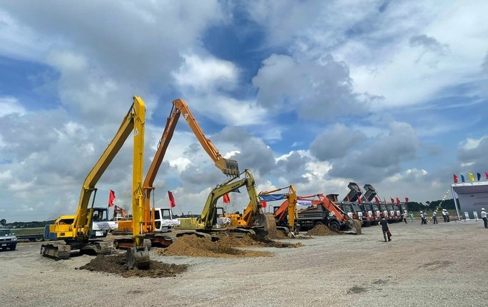 Cầu Nhơn Trạch nằm trong dự án thành phần 1A dài khoảng 8,75km đi qua Đồng Nai và TP.HCM, cũng là bước đầu tiên trong việc xây dựng đường vành đai 3.