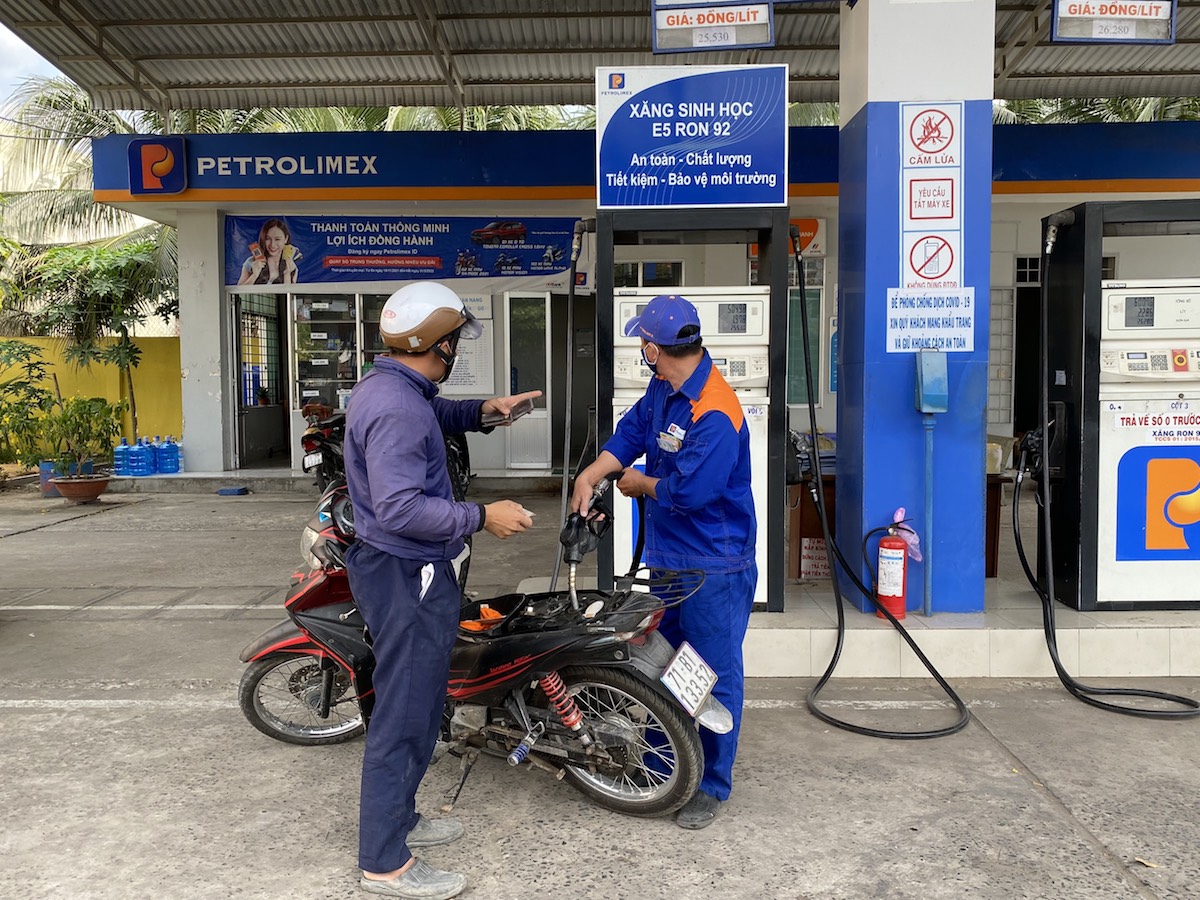 Bộ Công Thương đề nghị Bộ Tài chính rà soát, tính đúng, tính đủ trong giá cơ sở xăng dầu