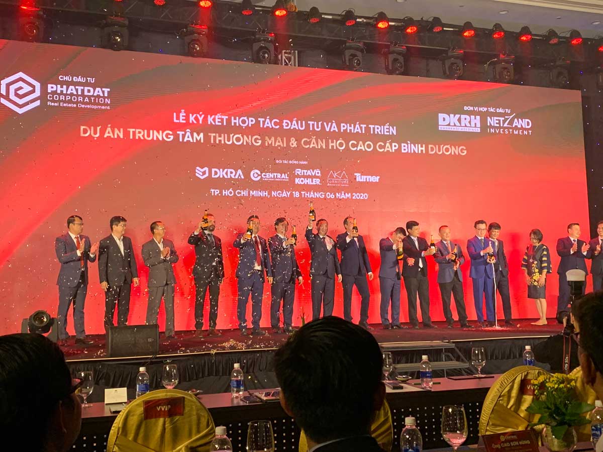 Lễ ký kết dự án hợp tác đầu tư và phát triển dự án Astral City giữa DKRA Vietnam và chủ đầu tư Công ty cổ phần Phát triển bất động sản Phát Đạt.