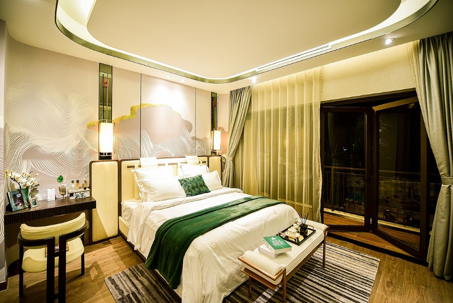 Phòng ngủ với nội thất được thiết kế với tông ấm chủ đạo sẽ góp phần đem đến sự thư giãn và yên bình sau những phút giây bận rộn.