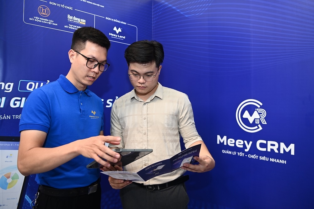 Khách mời tham dự Hội nghị trực tiếp trải nghiệm ứng dụng Meey CRM.