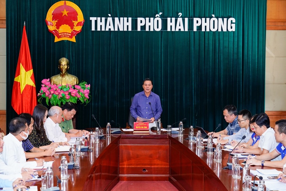 Ông Nguyễn Văn Tùng - Chủ tịch UBND TP Hải Phòng chỉ đạo cuộc họp (ảnh CTV).