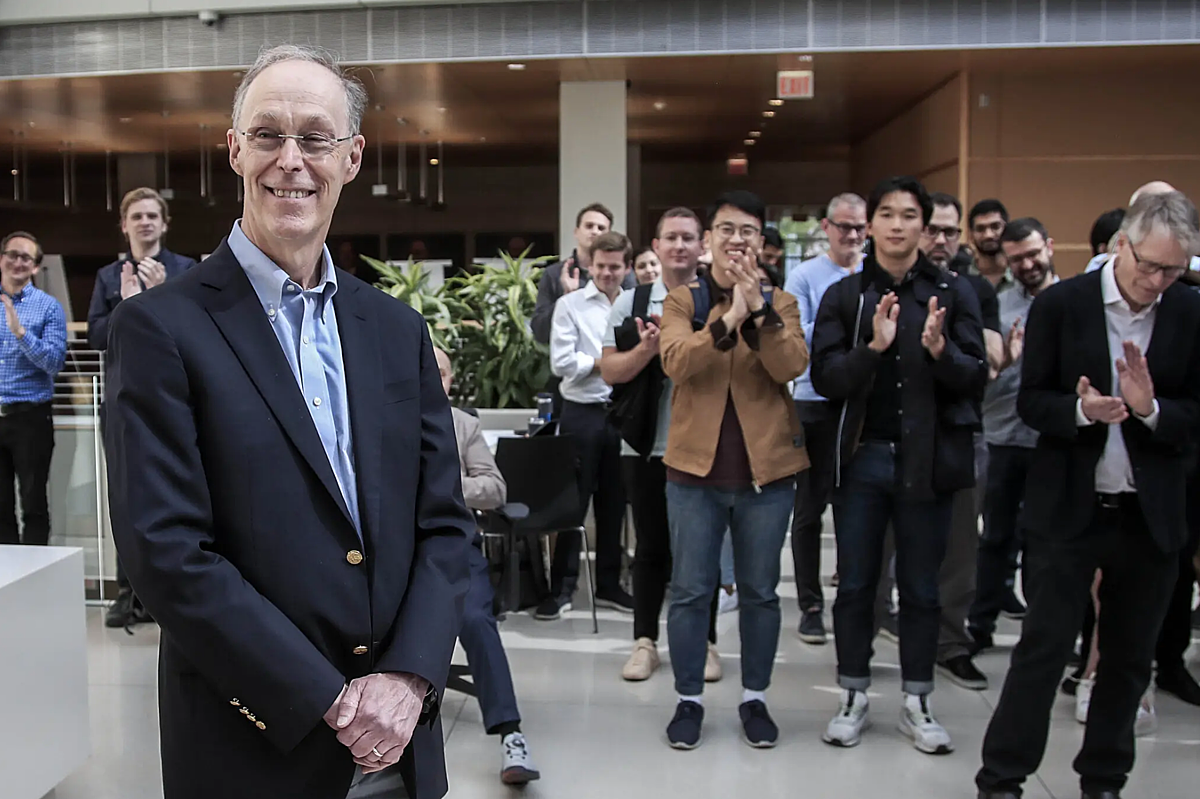 Douglas Diamond của Đại học Chicago Booth School of Business tại một buổi tiếp đón vào thứ Hai ở Chicago. Ảnh: Tannen Maury/EPA, qua Shutterstock