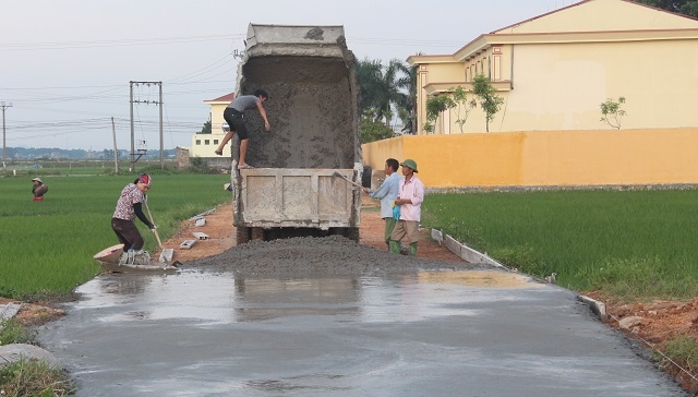 Nhiều tuyến giao thông nông thôn ở Hiệp Hòa được nâng cấp, bê tông hóa, góp phần xây dựng NTM.