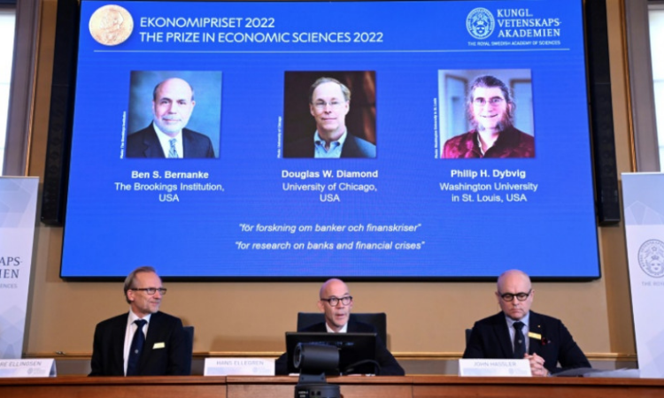 Ba nhà kinh tế người Mỹ giành giải Nobel kinh tế cho công trình nghiên cứu khủng hoảng ngân hàng