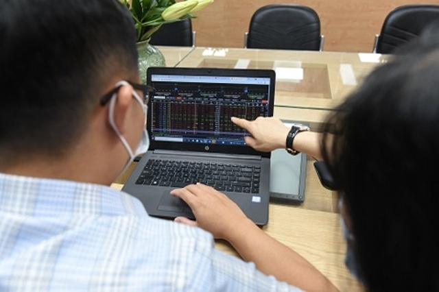 Hầu hết cổ phiếu thuộc nhóm bằng - chứng - thép đều rơi xuống mức giá thấp nhất hơn 1 năm (Ảnh: Int)