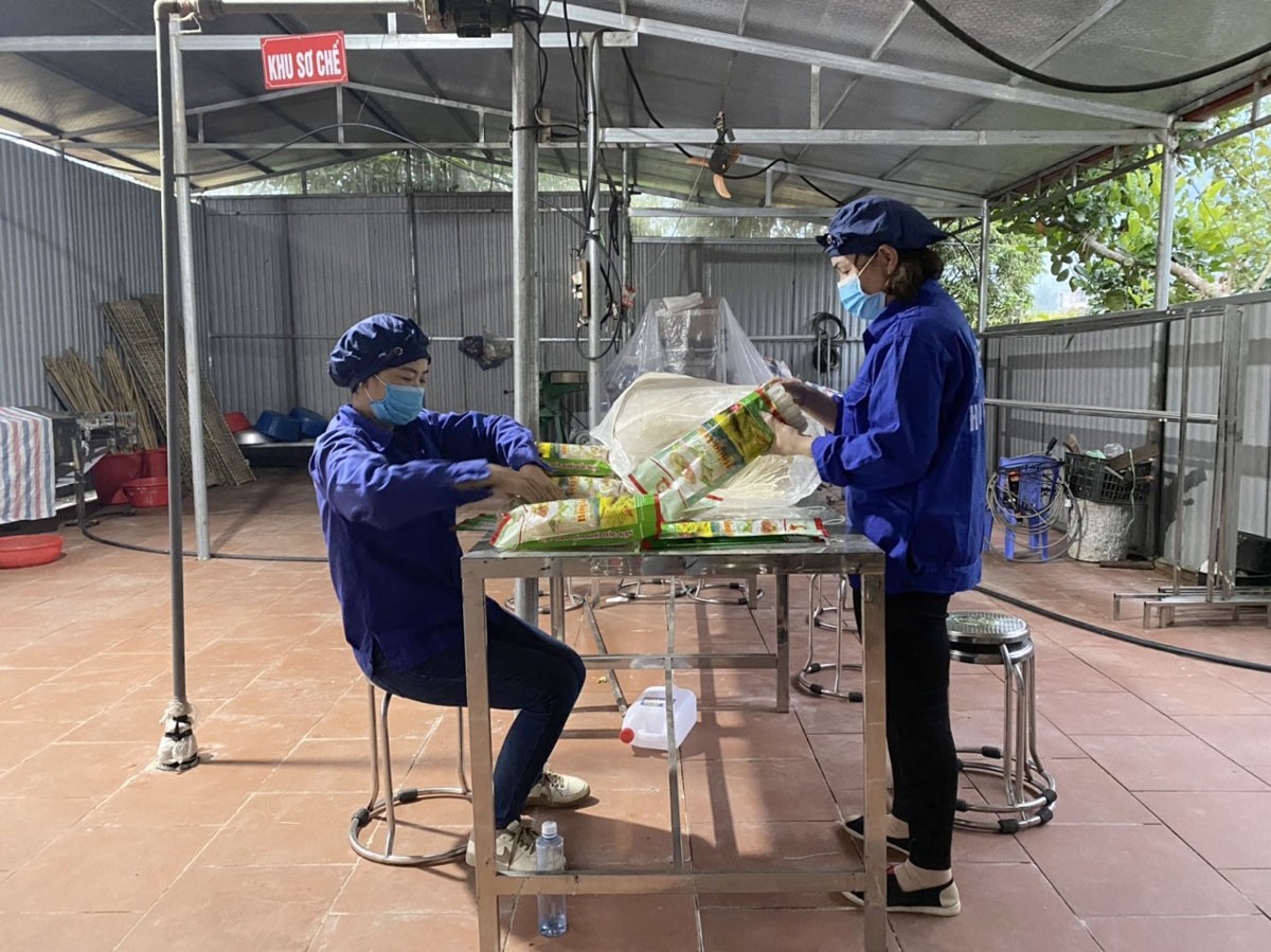 Bún khô là một trong những sản phẩm mang lại thành công cho HTX Hồng Luân, xã Tân Lập (Chợ Đồn) trong những năm qua, góp phần xây dựng thành công NTM ở Bắc Kạn.