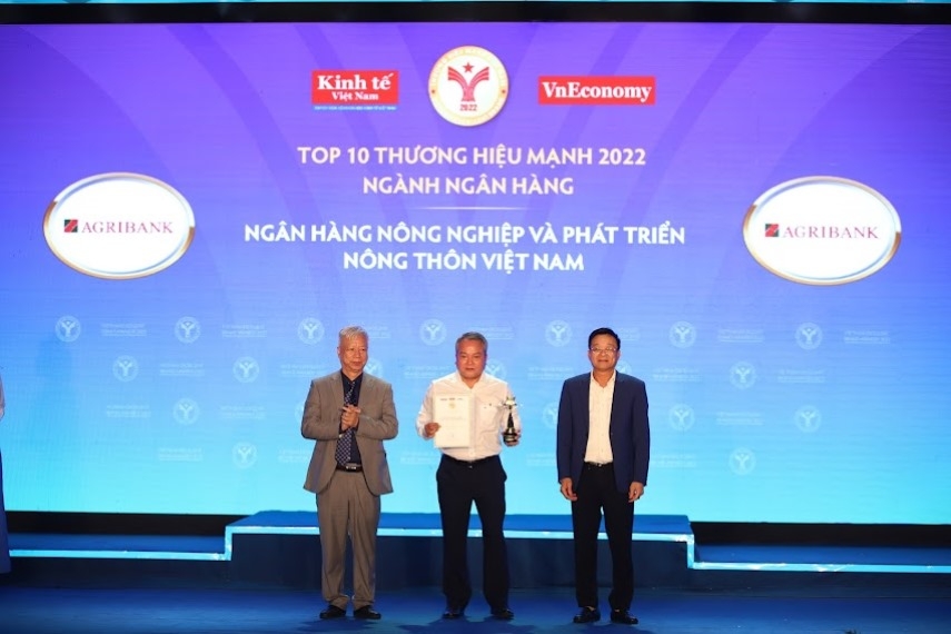Agribank trong TOP10 Thương hiệu Mạnh ngành Ngân hàng Tài chính năm 2022.