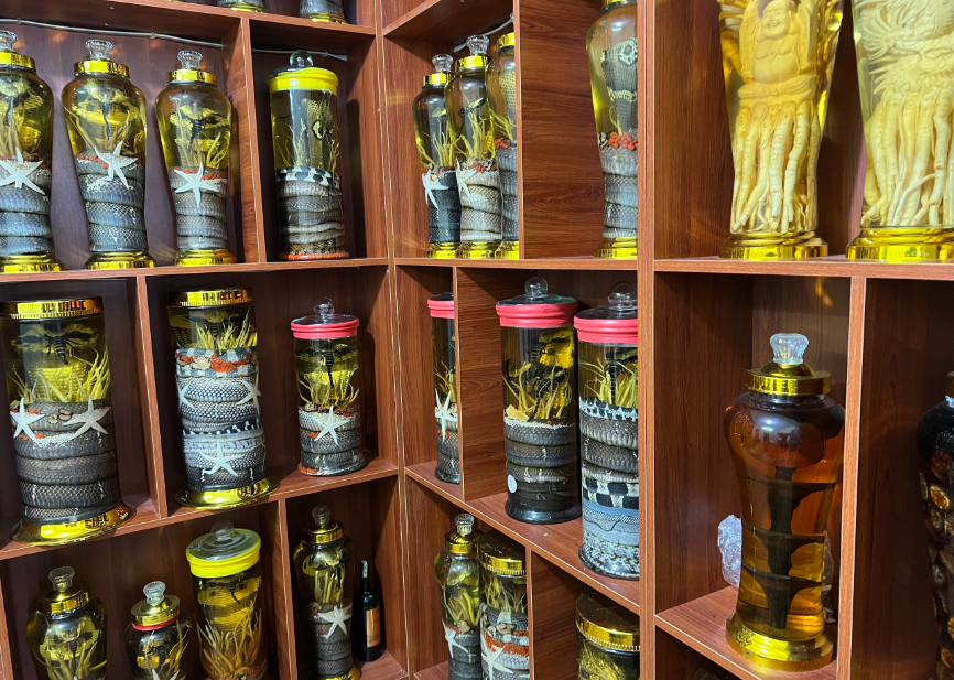 Hà Nội tăng cường kiểm tra, giám sát tình trạng sản xuất và kinh doanh rượu không rõ nguồn gốc.