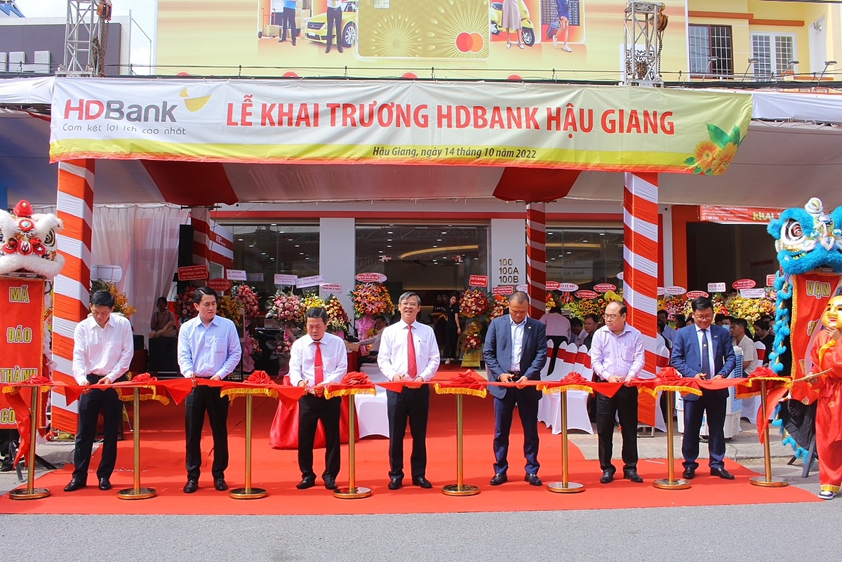 HDBank Hậu Giang chính thức khai trương.