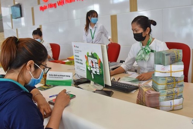 Các ngân hàng đang gấp rút đẩy nhanh tiến độ triển khai gói hỗ trợ 2% lãi suất, tuy nhiên vẫn còn những vướng mắc, khó khăn khiến kết quả chưa được như kỳ vọng.