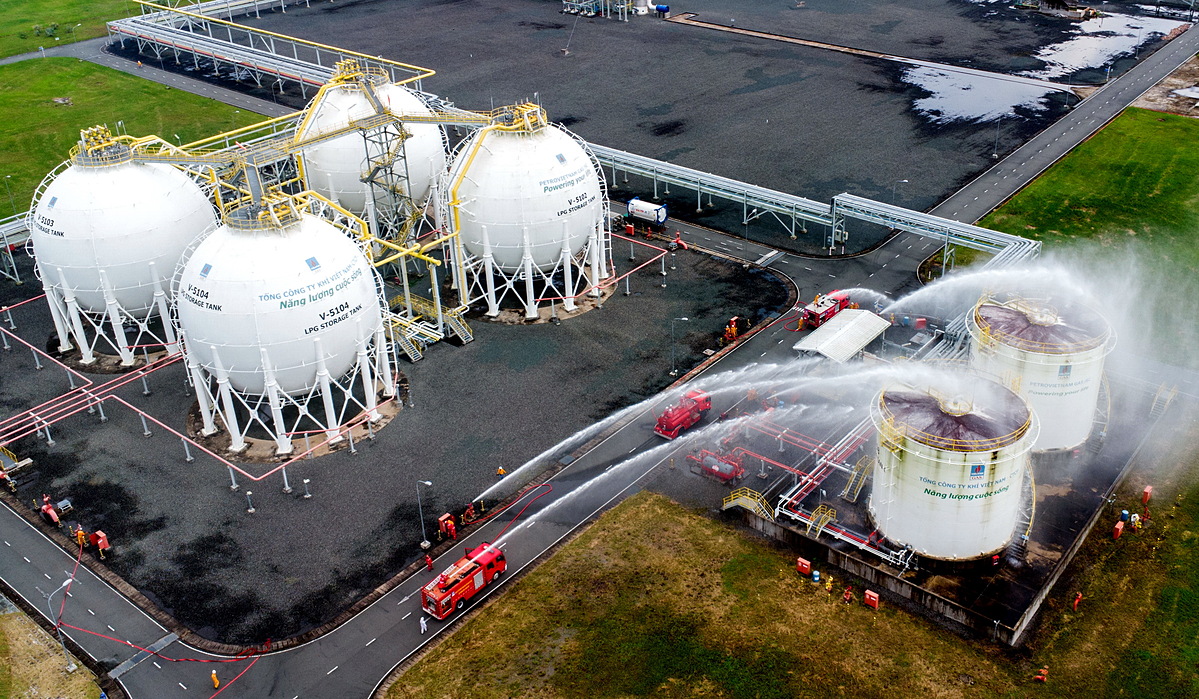 Diễn tập dập lửa.