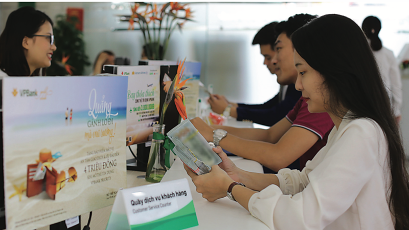 Cung về vốn bị đọng tại NSNN, nhưng cầu về vốn vẫn ở mức cao phục vụ sản xuất kinh doanh phục hồi kinh tế, khiến việc giảm lãi suất của nền kinh tế ngày càng khó khăn.